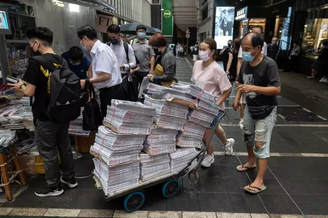 Hong Kong'da muhalif Apple Daily gazetesi kapatıldı