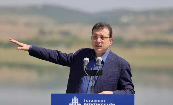 Bakanla aynı anda Kanal İstanbul proje alanını ziyaret eden İmamoğlu espriyi patlattı Bakanla aynı anda Kanal İstanbul proje alanını ziyaret eden İmamoğlu espriyi patlattı