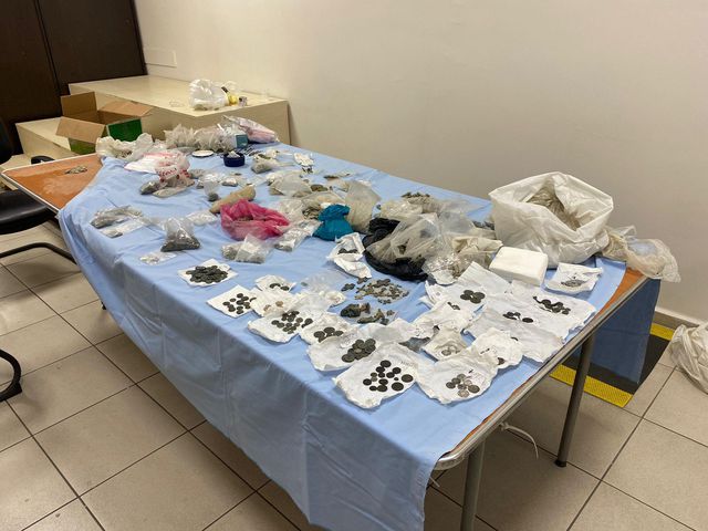 İzmir ve Manisa'da 8 bin 979 tarihi eser ele geçirildi