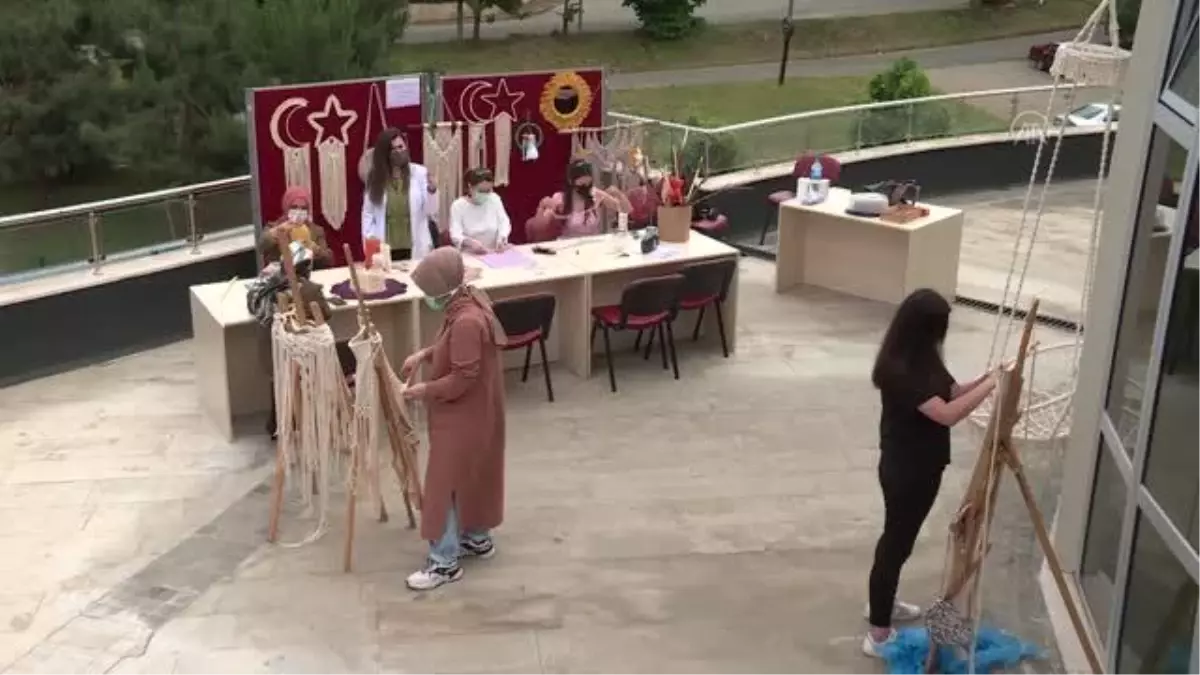 Kadınlar makrome kursuna ilgi gösteriyor