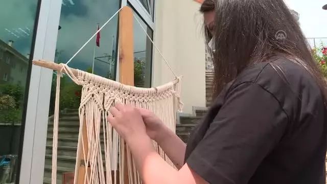 Kadınlar makrome kursuna ilgi gösteriyor