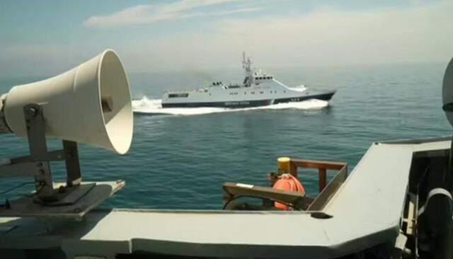 Karadeniz'de sular ısınıyor! İngiliz savaş gemisine uyarı ateşi açan Ruslar, şimdi de bombalamakla tehdit ediyor Karadeniz'de sular ısınıyor! İngiliz savaş gemisine uyarı ateşi açan Ruslar, şimdi de bombalamakla tehdit ediyor