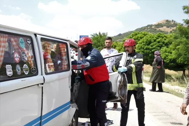 Son dakika haberleri | Dört aracın karıştığı trafik kazasında 4 kişi yaralandı Son dakika haberleri | Dört aracın karıştığı trafik kazasında 4 kişi yaralandı