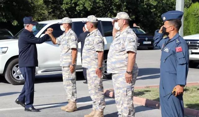 Son dakika haber... Milli Savunma Bakanı Akar: Nereye kaçarlarsa kaçsınlar terörü bitireceğiz