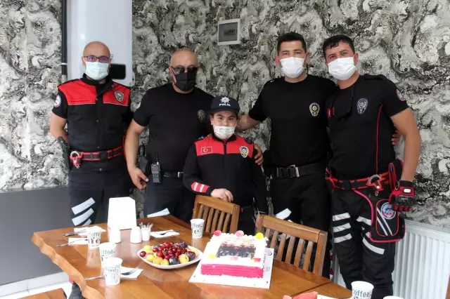 Minik Rana'ya polis abilerinden sürpriz doğum günü