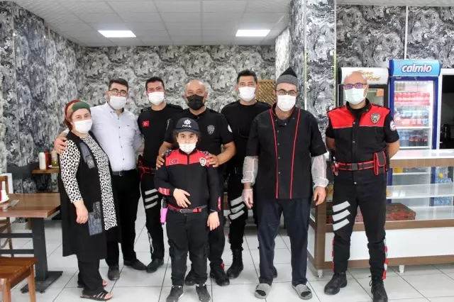 Minik Rana'ya polis abilerinden sürpriz doğum günü