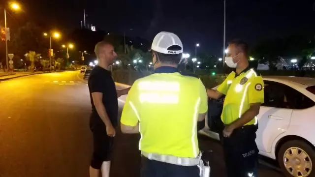 Öğretmen denetimde durduruldu, koronadan ölen polise hakaret etti