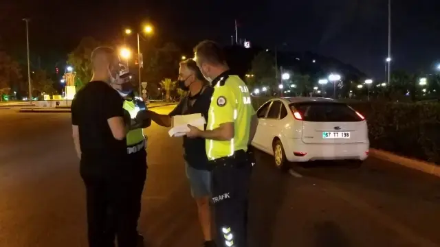Öğretmen denetimde durduruldu, koronadan ölen polise hakaret etti