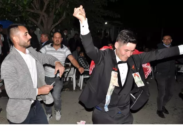 Pandemi bile bu düğün geleneğini unutturmadı Pandemi bile bu düğün geleneğini unutturmadı