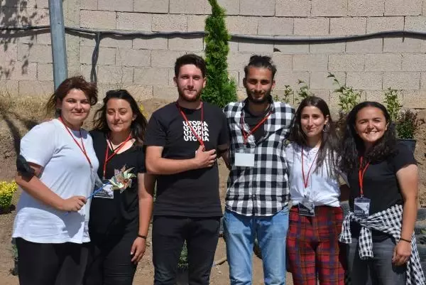 PEYZAJ MİMARLIĞI ÖĞRENCİLERİ, ENGELLİ ÇOCUKLARLA BAHÇE DÜZENLEDİ