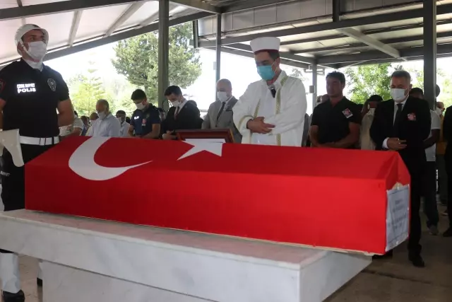 Son dakika haberleri... Siirt'te trafik kazası sonucu hayatını kaybeden polis memuru toprağa verildi