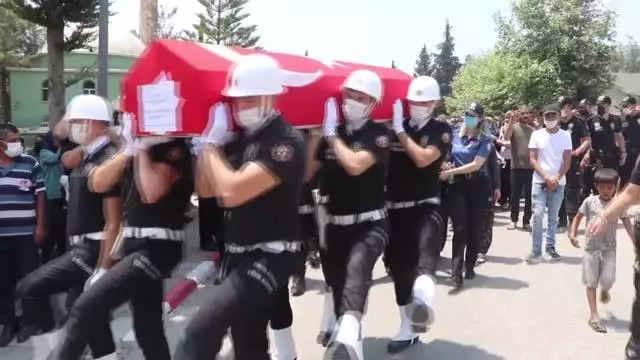 Son dakika haberleri... Siirt'te trafik kazası sonucu hayatını kaybeden polis memuru toprağa verildi