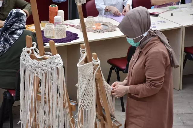 Kadınlar makrome kursuna ilgi gösteriyor