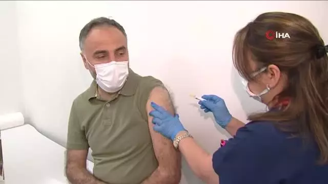 Yerli aşı TURKOVAC'ın Faz-3 gönüllüleri aşılanıyor