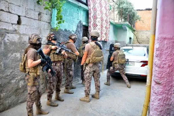 Adana'da çıkar amaçlı suç örgütüne operasyon: Çok sayıda gözaltı Adana'da çıkar amaçlı suç örgütüne operasyon: Çok sayıda gözaltı