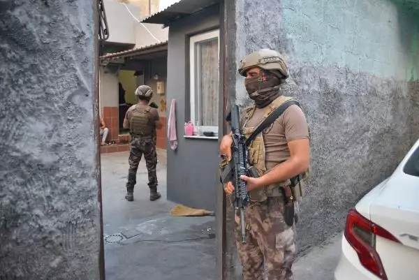 Adana'da çıkar amaçlı suç örgütüne operasyon: Çok sayıda gözaltı