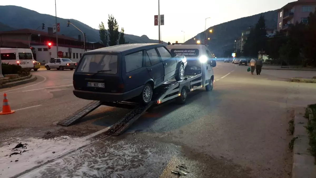 Ankara'da otomobil alev aldı, sürücü yanmaktan son anda kurtuldu
