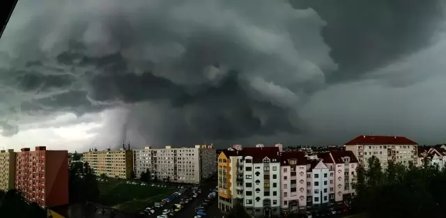 Kasırga, Çekya'nın Güney Moravya Bölgesi'ni yerle bir etti