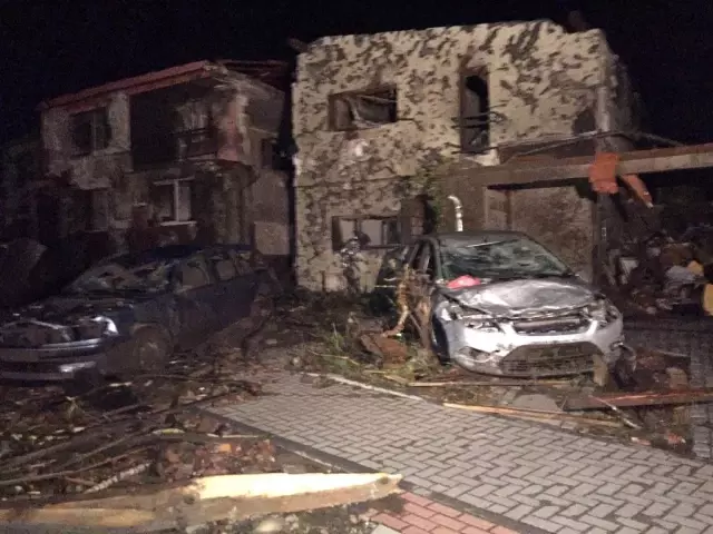 Kasırga, Çekya'nın Güney Moravya Bölgesi'ni yerle bir etti