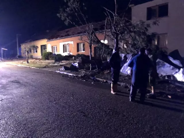 Kasırga, Çekya'nın Güney Moravya Bölgesi'ni yerle bir etti
