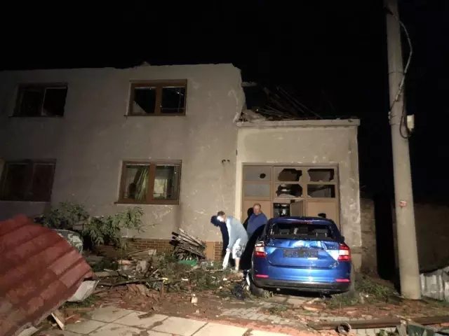 Kasırga, Çekya'nın Güney Moravya Bölgesi'ni yerle bir etti