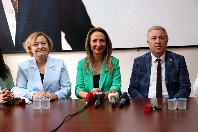 CHP Kadın Kolları Genel Başkanı Nazlıaka, Kayseri'de partilileriyle bir araya geldi