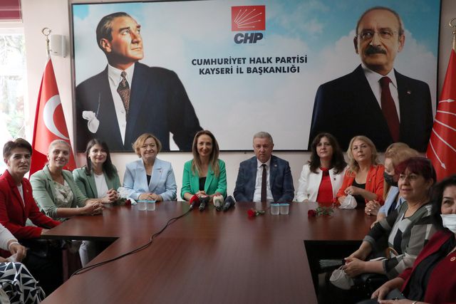 CHP Kadın Kolları Genel Başkanı Nazlıaka, Kayseri'de partilileriyle bir araya geldi