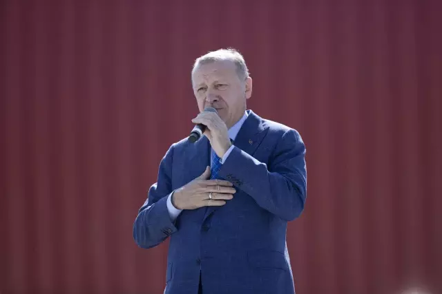 Erdoğan: 'Karşımızda bir türlü yerli ve milli olmayı başaramayan anlayış var. Milletin gönlüne girmek yerine gözünü dışarıya diken bu zihniyete... Erdoğan: 'Karşımızda bir türlü yerli ve milli olmayı başaramayan anlayış var. Milletin gönlüne girmek yerine gözünü dışarıya diken bu zihniyete...
