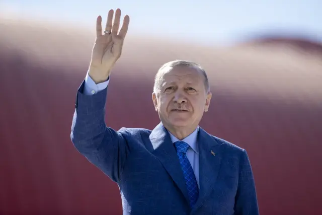 Erdoğan: 'Karşımızda bir türlü yerli ve milli olmayı başaramayan anlayış var. Milletin gönlüne girmek yerine gözünü dışarıya diken bu zihniyete...