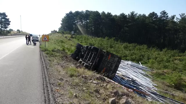 Ezine ve Ayvacık'taki trafik kazalarında 4 kişi yaralandı
