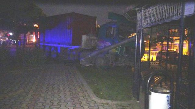 freni bosalan tir park halindeki 6 otomobil i 6 14224379 o