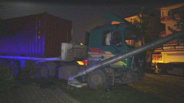 freni bosalan tir park halindeki 6 otomobil i 7 14224379 o