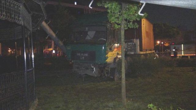 freni bosalan tir park halindeki 6 otomobil i 8 14224379 o