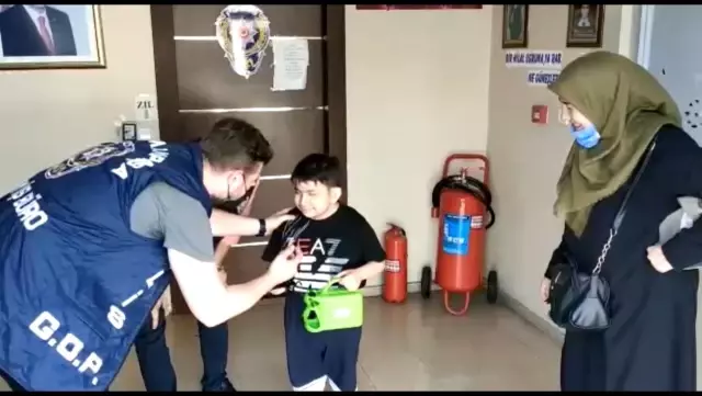 Son dakika... Gaziosmanpaşa'da zihinsel engelli çocuğun cep telefonu böyle çalındı