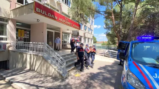 Bayram öncesi harekete geçen hırsız 'pireler' tutuklandı Bayram öncesi harekete geçen hırsız 'pireler' tutuklandı