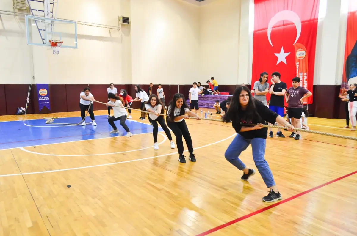 'Renkli' halat çekme şampiyonası