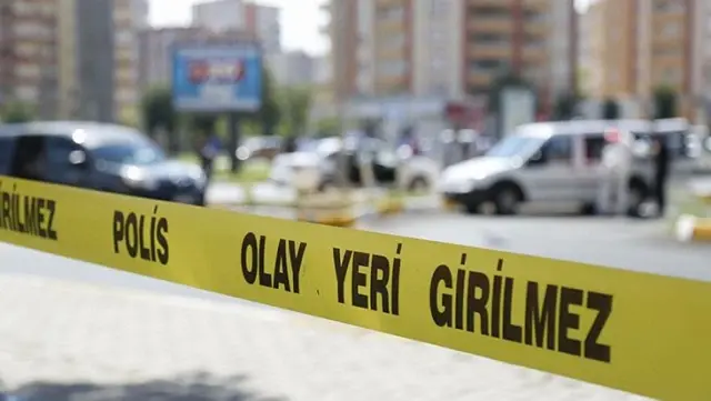Oğlunu uyandırmaya giden baba yıkıldı! 17 yaşındaki genç, annesinin eşarbıyla canına kıydı Oğlunu uyandırmaya giden baba yıkıldı! 17 yaşındaki genç, annesinin eşarbıyla canına kıydı