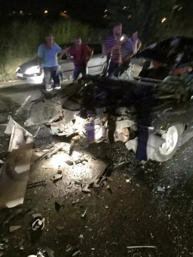 Otomobil tıra arkadan çarptı: 2 yaralı