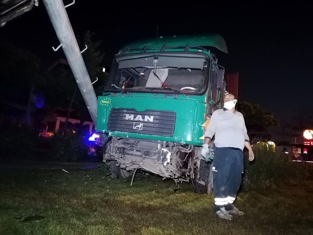park halindeyken freni bosalan tir 6 araci bo 6 14224630 o