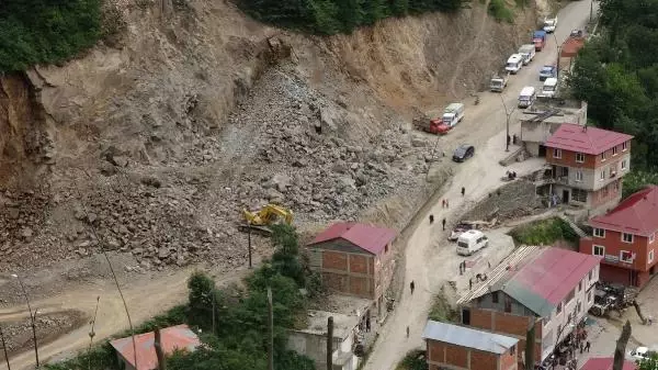 GİRESUN PATLATILAN DİNAMİT NEDENİYLE HASAR GÖREN BELEDİYE BİNASI ONARILIYOR