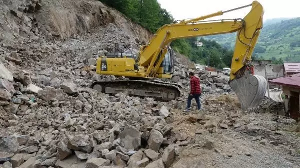 GİRESUN PATLATILAN DİNAMİT NEDENİYLE HASAR GÖREN BELEDİYE BİNASI ONARILIYOR