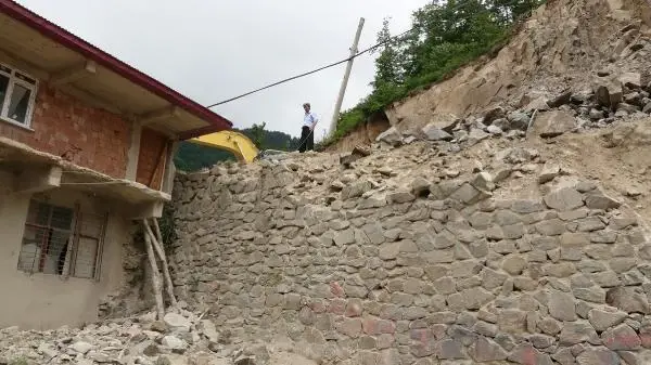 GİRESUN PATLATILAN DİNAMİT NEDENİYLE HASAR GÖREN BELEDİYE BİNASI ONARILIYOR