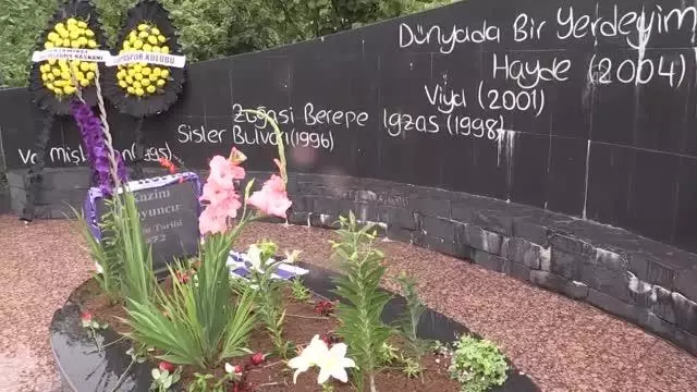 Sanatçı Kazım Koyuncu, vefatının 16. yılında kabri başında anıldı