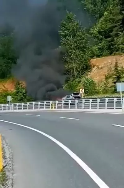 Seyir halindeyken yanan otomobil küle döndü