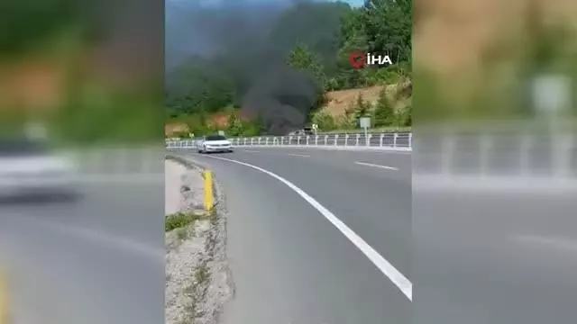 Seyir halindeyken yanan otomobil küle döndü