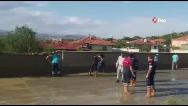 Sungurlu'da sel sonrası temizlik çalışmaları başladı