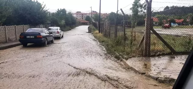 Sungurlu'yu şiddetli yağış vurdu, dereler taştı, evleri ve tarım arazilerini su bastı