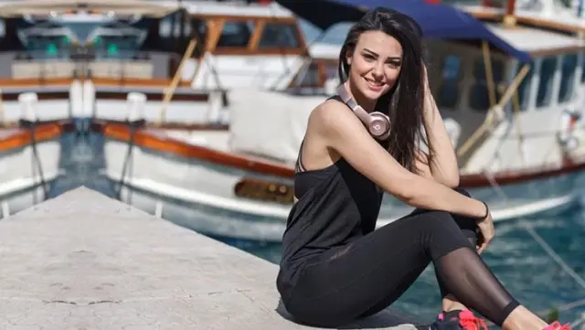 Tatil sezonunu Fethiye'de açan Tuvana Türkay'dan iddialı poz Tatil sezonunu Fethiye'de açan Tuvana Türkay'dan iddialı poz