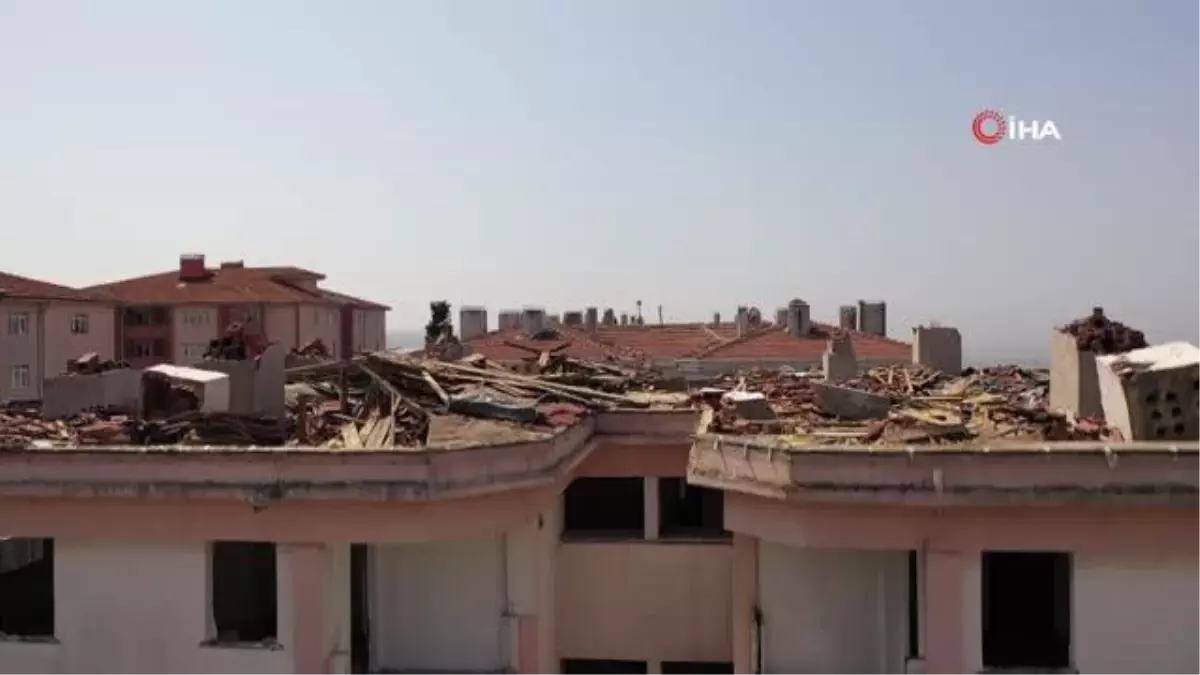 Tuzla'da deprem riski taşıyan binalar yıkılıyor