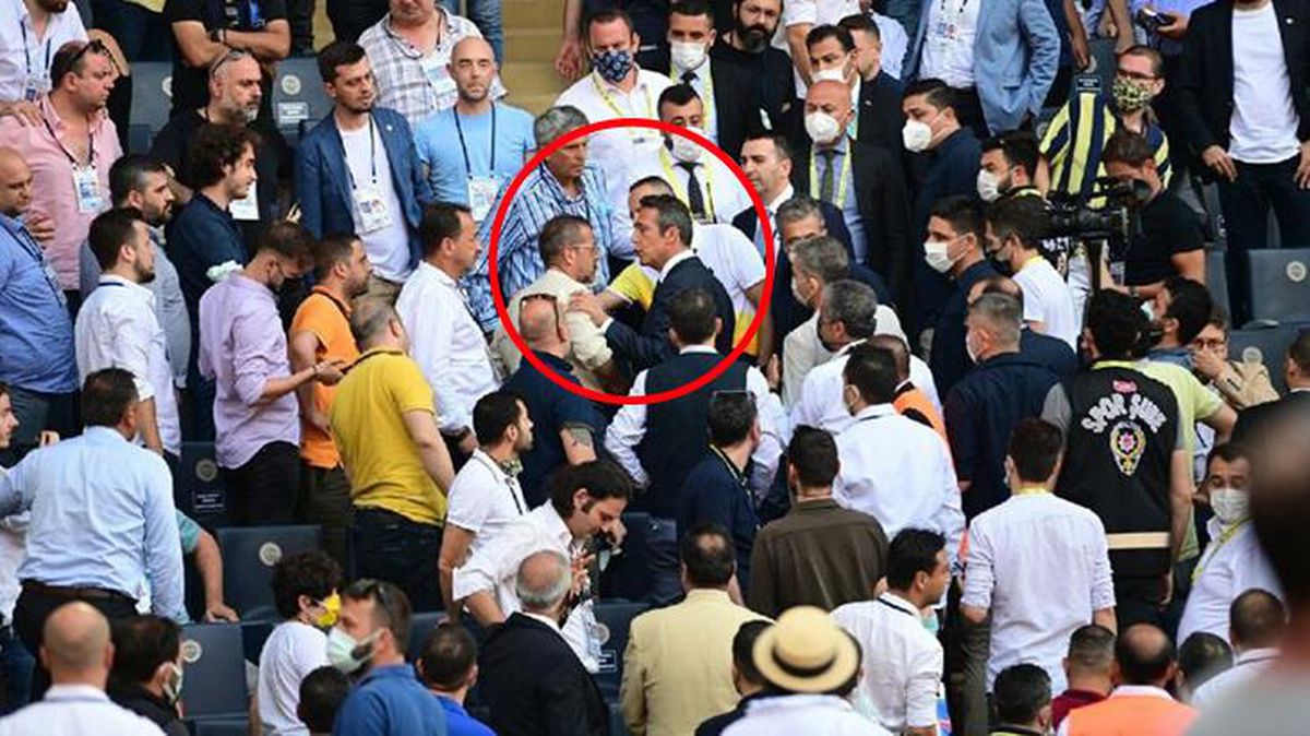 Üyelik aidatlarına yapılan zam sonrası Fenerbahçe Olağan Seçimli Genel Kurul Toplantısı'nda gergin anlar yaşandı